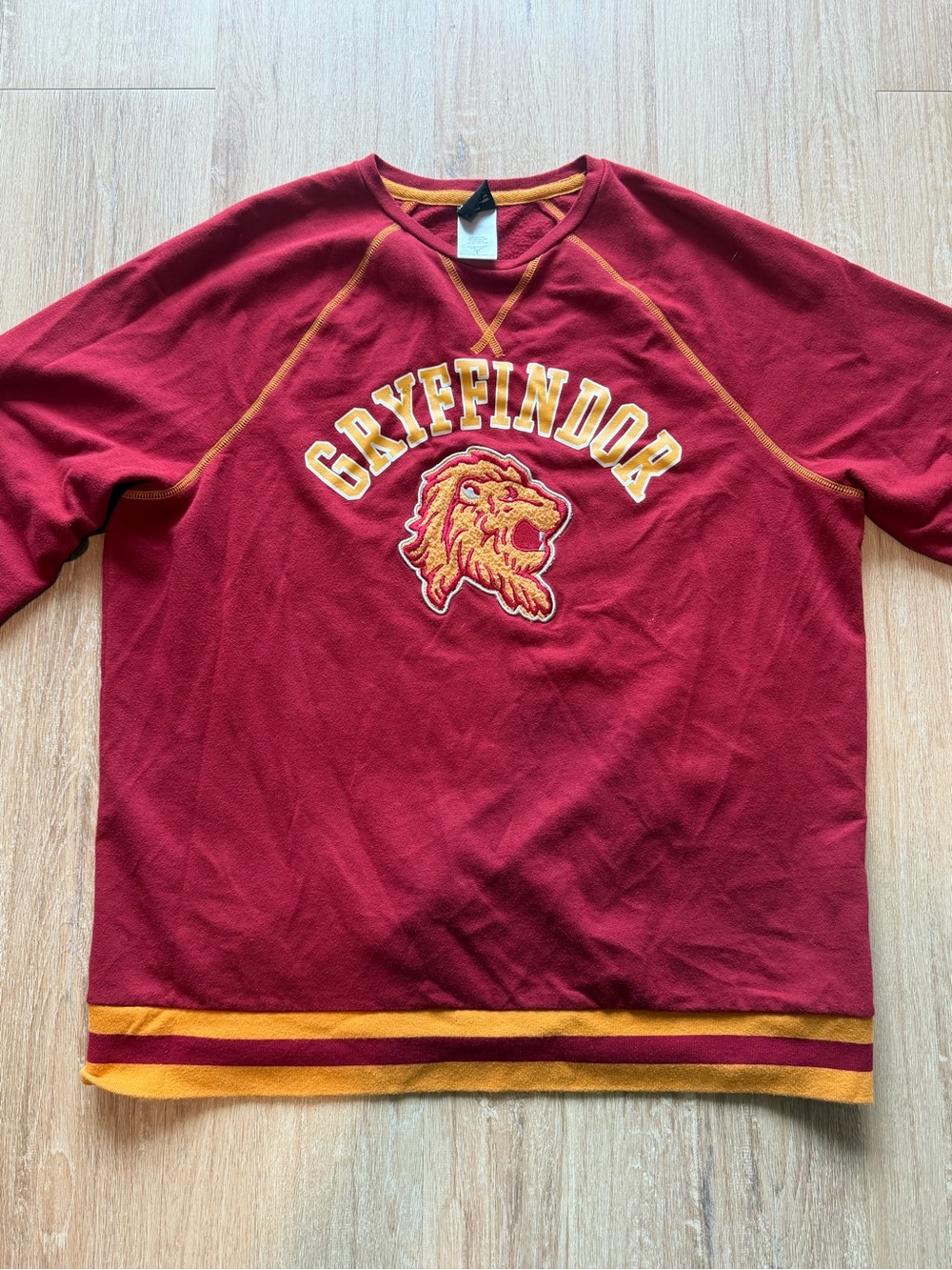 Harry Potter Gryffindor Sweatshirt Mens L Red Gold Lion Crewneck Pullover